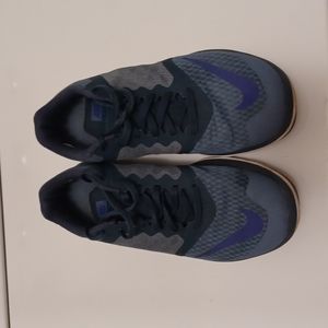 Excellent condition Nike running shoes women's size 7 FS light Run 3